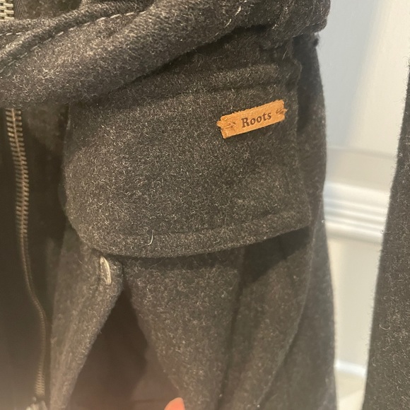 ROOTS Women's Winter Jacket Wool Viscose Blend with Belt Coat Size Large - Picture 3 of 12